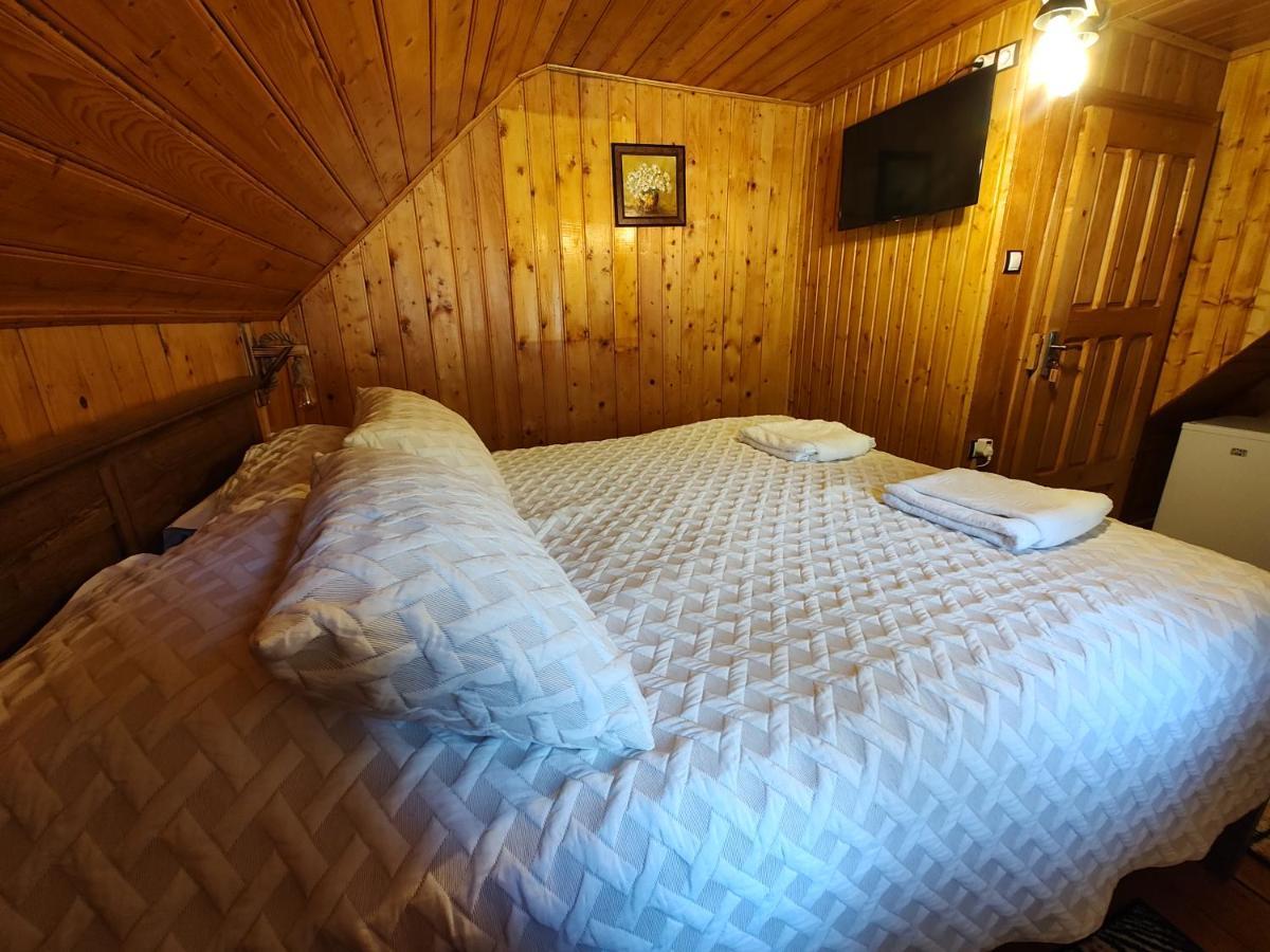 Sezatoarea Lupilor Lepşa Exterior foto